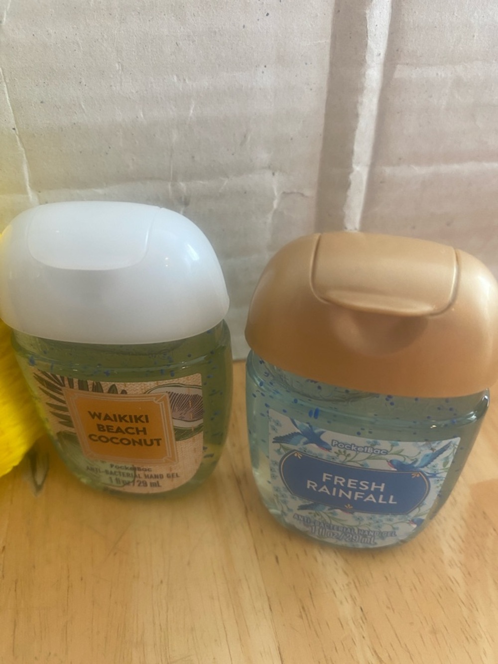 Bath & Body Works set 5 - Pineapple gel Holder bag charm & 4 hand gels NWT - Picture 3 of 5